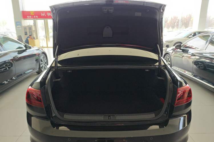 Used Volkswagen Magotan 2023 2 Million Units Limited Edition 330TSI DSG Leading Version