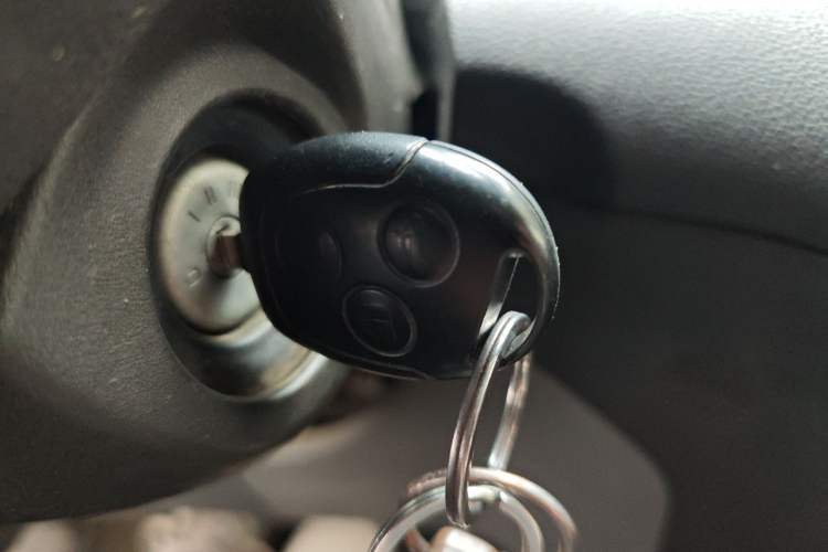 Used Ford Transit 2017 2.0T Diesel Multi-Function Commercial Vehicle Mid-Drive Mid-Roof China V Standard