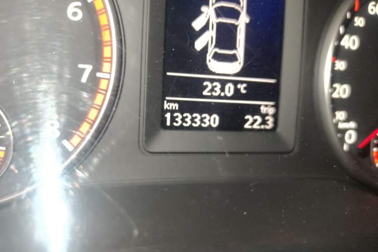 Used Volkswagen Sagitar 2012 1.4TSI Automatic Fashion Edition Odometer Close Up