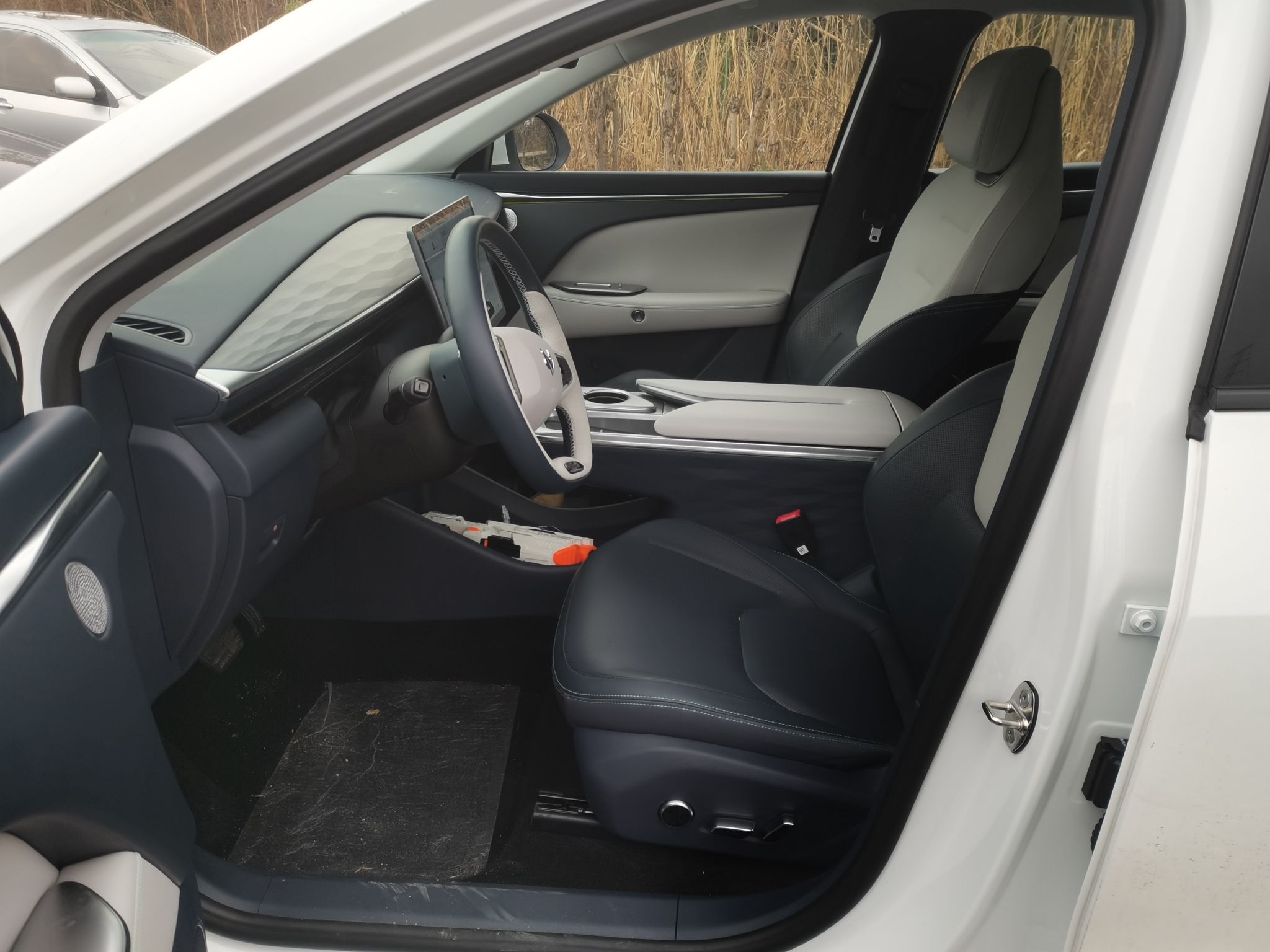 Переднее сиденье в автомобиле