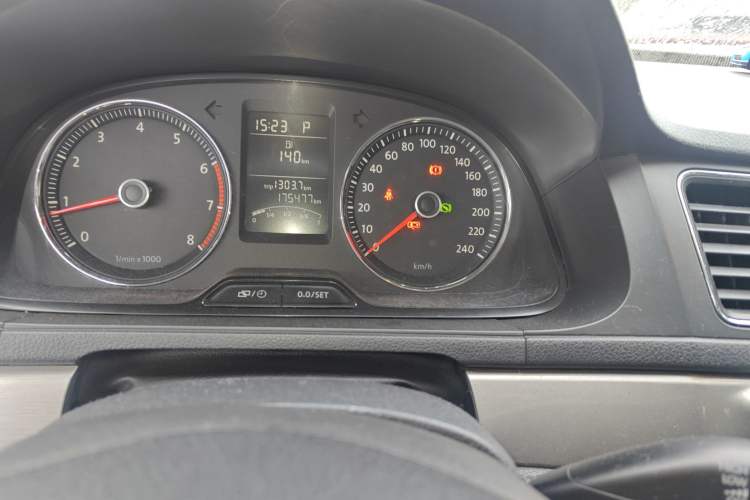 Used Volkswagen Lavida 2013 1.4TSI DSG Comfort Edition Odometer Close Up