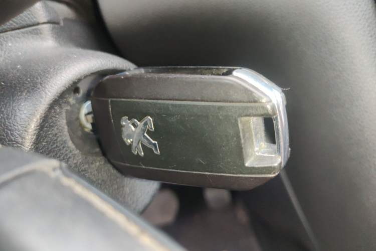 Used Peugeot 3008 2015 2.0L Automatic Classic Edition
