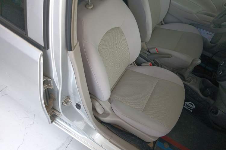 Used Nissan Sunny 2014 1.5XE Manual Elite Edition Right Front Seat