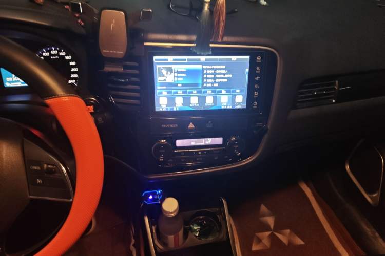 Used Mitsubishi Outlander 2018 2.0L Two-Wheel-Drive Jiale Edition 7-Seater