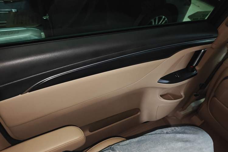 Used Buick GL8 2021 ES Land Cruiser 653T Luxury Edition
