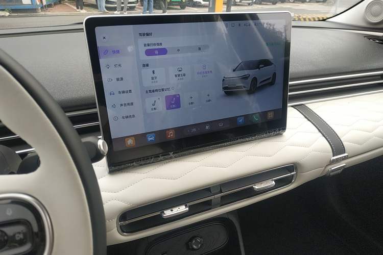 Used Dongfeng NAMMI 01 2024 New Edition 330 Plus Smart+
