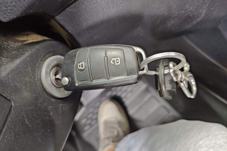 Used Isuzu JLM 