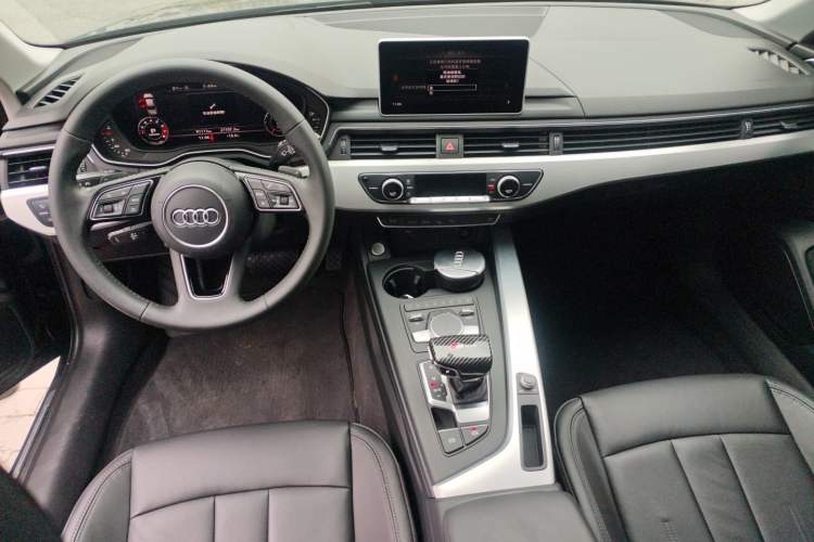 Used Audi A4L 2019 40 TFSI Fashion Edition China VI Emission Standard Center Console