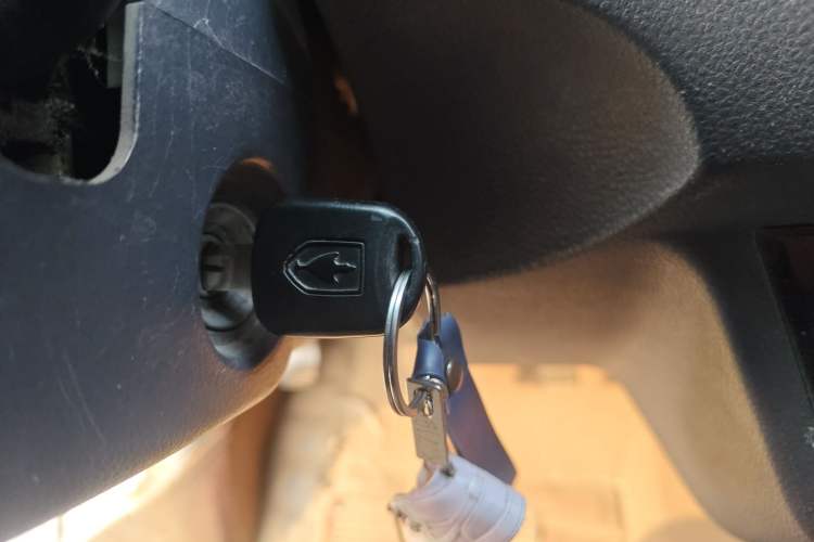 Used Jinbei Hiace X30 2023 1.5L Super-Enjoyment Van 2/5 Seats Non-Air-Conditioned Version SWC15M Vehicle Key