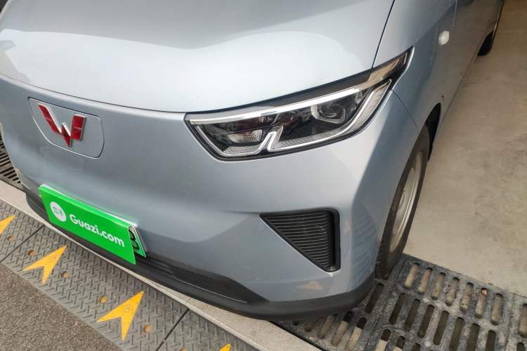 Used Wuling Yangguang 2024 300KM Comfort Version Passenger Van 75kW
