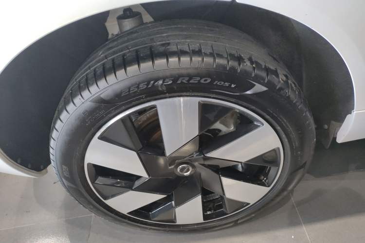 Used Volvo XC60 New Energy 2025 Plug-in Hybrid Long-Range All-Wheel Drive Smart Luxury Edition
