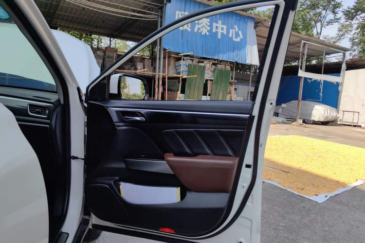 Used GAC Trumpchi GS7 2017 320T Two-Wheel-Drive Luxury Smart Connectivity Model
