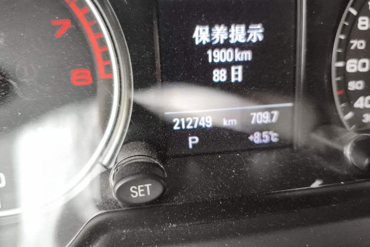 Used Audi Q5 2018 Collector's Edition 40 TFSI Technology Model Odometer Close Up