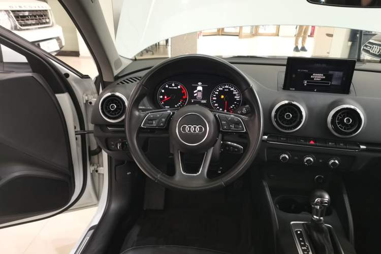 Used Audi A3 2019 Sportback 35 TFSI Fashion Edition China VI Emission Standard Steering Wheel