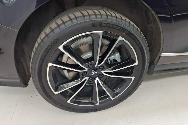 Used VOYAH PASSION 2024 PHEV Four-Wheel Drive Ultra-Long Range Flagship Model Exterior 5