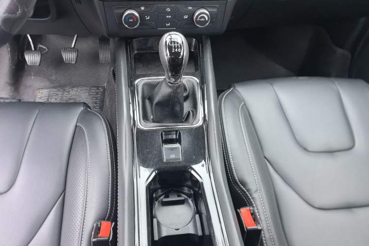 Used Dongfeng Fengon 580 2016 1.5T Manual Luxury Edition