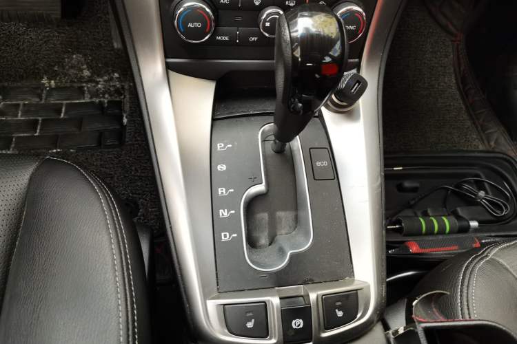Used Chevrolet Captiva 2017 2.4L 4x4 Flagship Edition 7-Seater Gear Lever