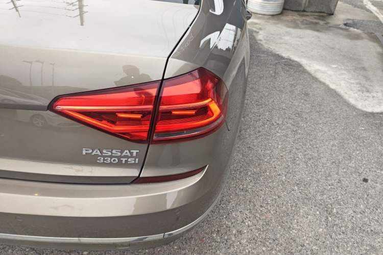 Used Volkswagen Passat 2016 330TSI DSG Luxury Edition
