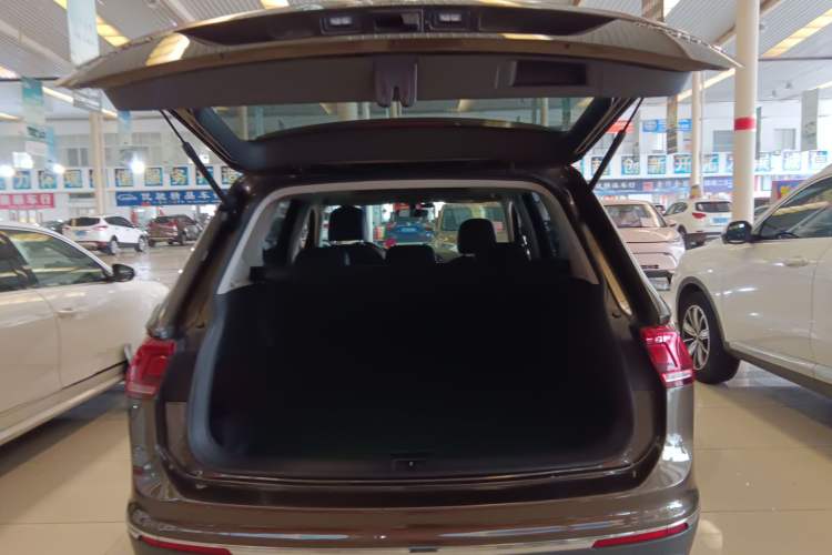 Used Volkswagen Tiguan L 2017 330TSI Automatic Two-Wheel Drive Luxury Edition