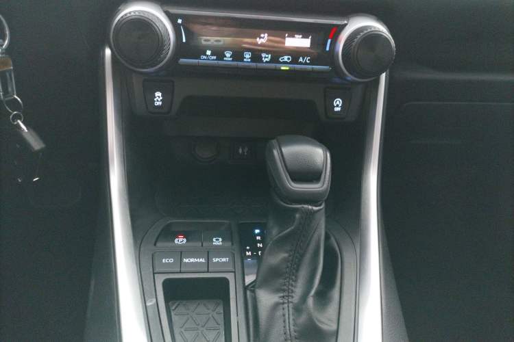 Used Toyota Wildlander 2022 2.0L CVT Two-Wheel Drive Leading Edition Gear Lever