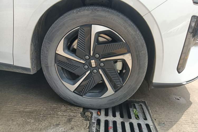 Used Geely Galaxy L6 2023 60km PLUS Right Front Wheel Hub