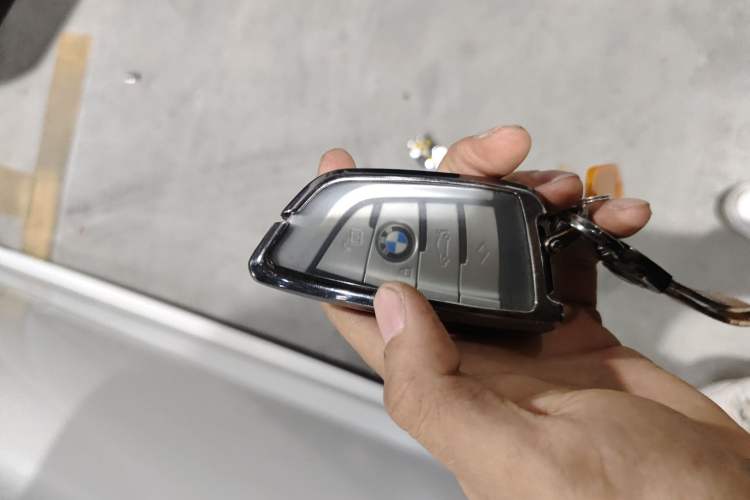 Used BMW 5 Series 2022 Second Facelift 530Li Luxury Version M Sport Package Vehicle Key