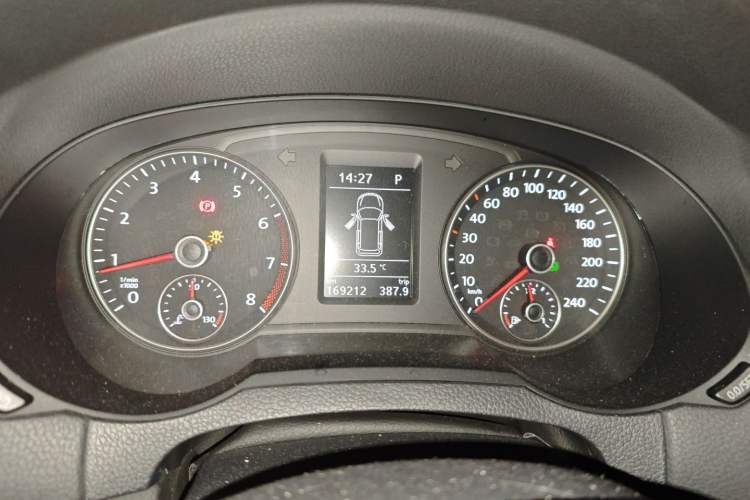 Used Volkswagen Sharan 2015 1.8TSI Comfort Model
