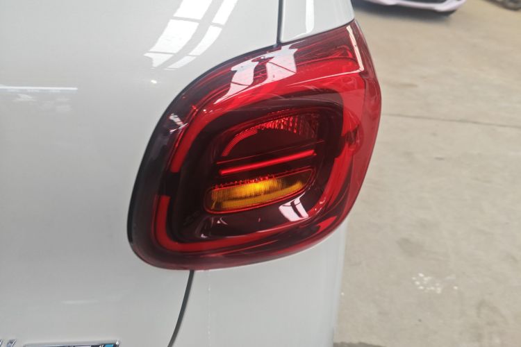 Used Wuling Hongguang MINIEV 2025 Four-Door Version Advanced Edition Right Rear Taillight