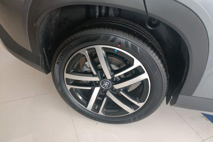 Used BYD Song L DM-i 2024 112 km Leading Edition Right Rear Wheel Hub