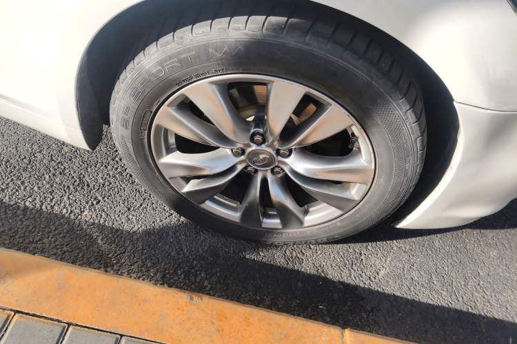 Used Infiniti M Series 2012 M25L Comfort Edition
