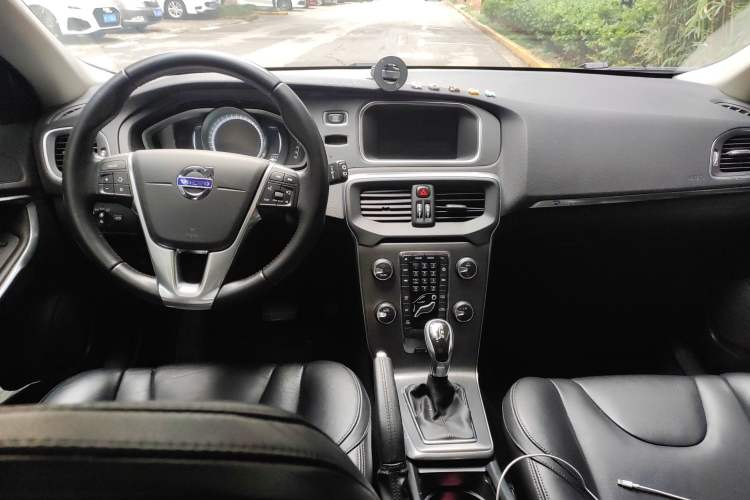 Used Volvo V40 2016 T3 Zhiyi Edition
