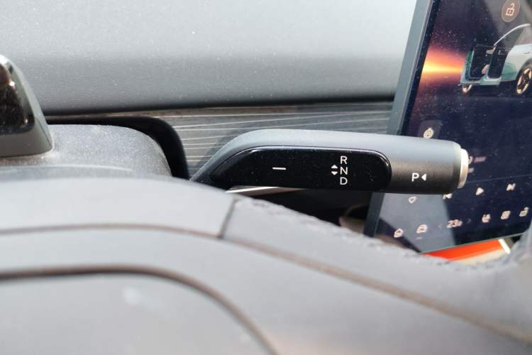 Used ONVO L60 2024 85 kWh All-Wheel Drive Gear Lever