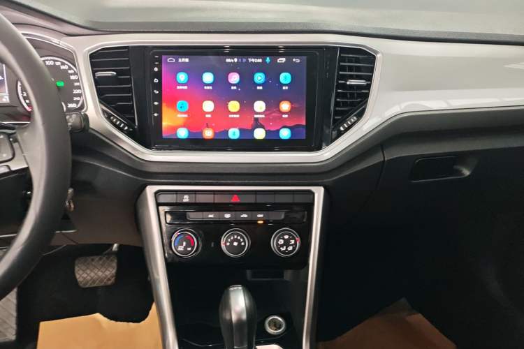 Used Volkswagen T-ROC 2020 230TSI DSG Two-Wheel Drive Advanced Version Audio And AC Panel