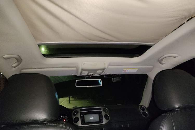 Used Volkswagen Tiguan 2015 1.8TSI Automatic Two-Wheel Drive Luxury Model Headliner