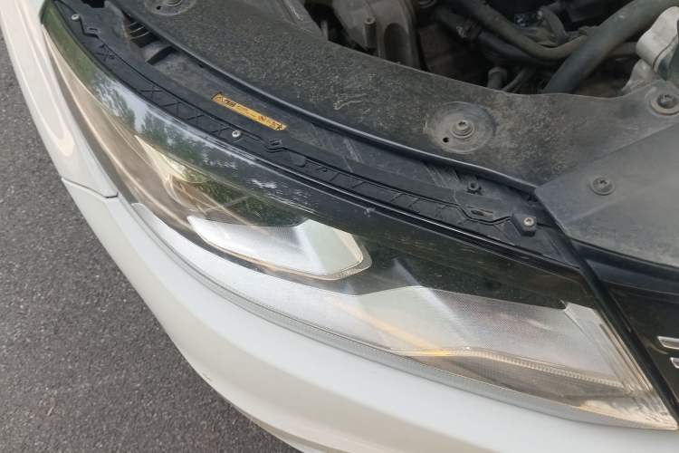 Used Volkswagen Tiguan 2013 1.8 TSI Automatic All-Wheel Drive Luxury Model Right Front Headlight