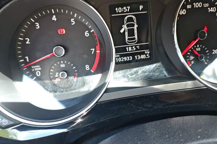 Used Volkswagen Sagitar 2018 280TSI DSG Comfort Model Odometer Close Up