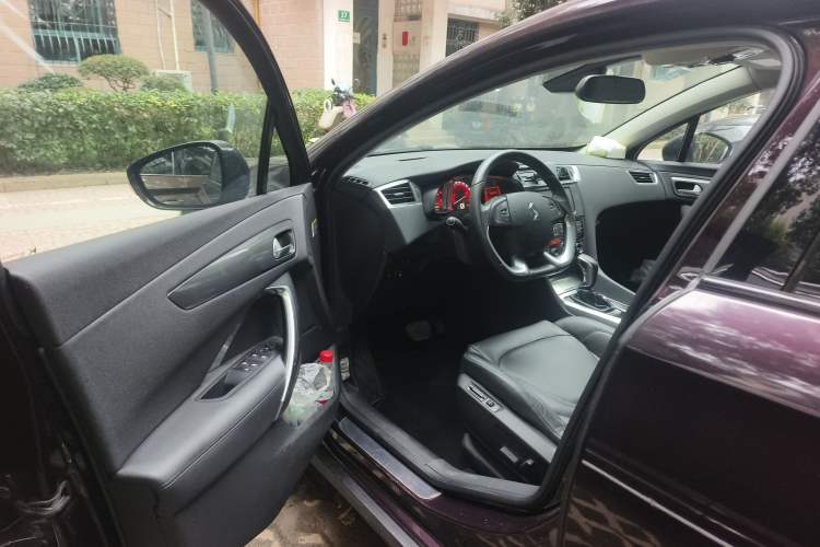 Used DS 6 2016 1.6T Luxury Edition THP160