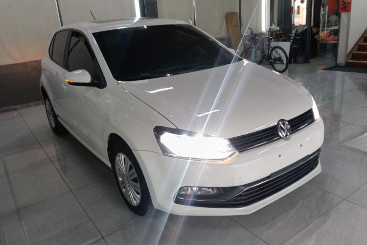 Used Volkswagen Polo 2016 1.6L Automatic Comfort Model Front Right 45 Deg