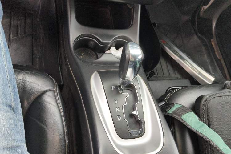 Used Dodge Journey 2015 2.0TD Four-Wheel Drive Luxury Edition Gear Lever