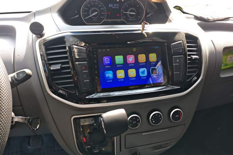 Used SAIC MAXUS Xintu V80 2019 2.5T Classic Model AMT Aoyuntong Long Wheelbase Mid-Roof 7-Seater