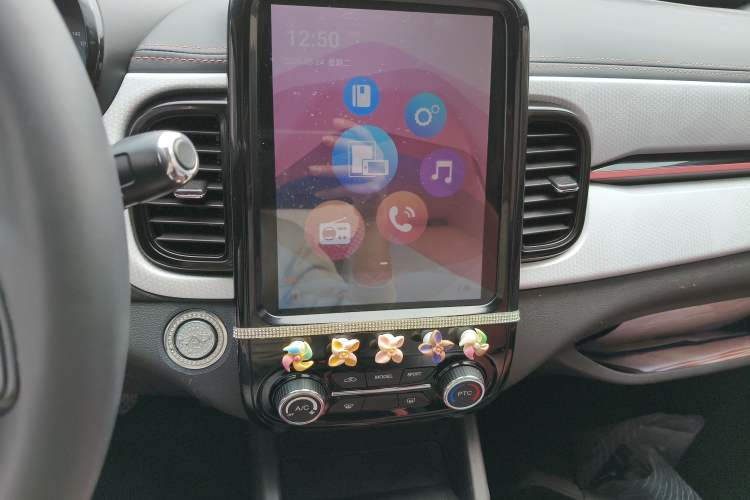 Used Chery Little Ant 2022 Revised Version Sweet Pink Edition Half-Sugar Version Lithium Iron Phosphate 30.7 kWh 30 kW 301 km
