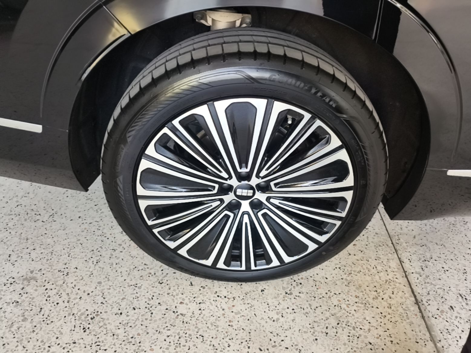 Geely Galaxy M9 2025 Model 210km Four-Wheel-Drive Leading Edition — снимка 11