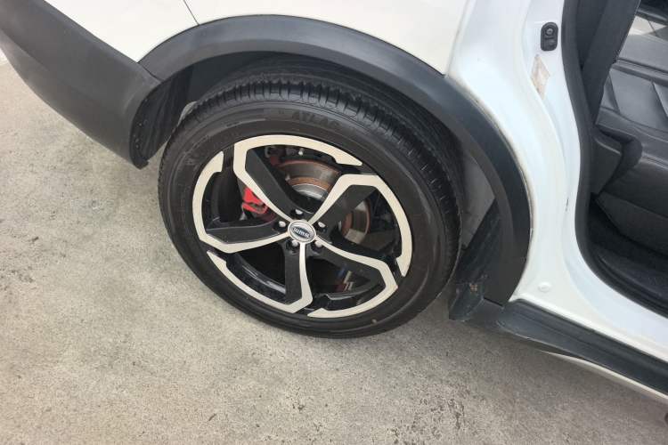 Used SWM X7 2016 1.5T Manual Luxury Edition 7 Seats Right Rear Wheel Hub