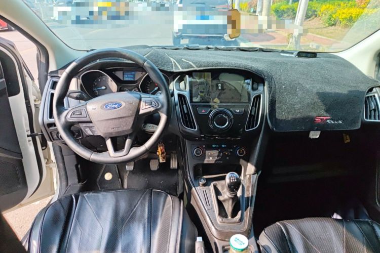 Used Ford Focus 2015 Sedan EcoBoost 125 Manual – Ultra-Style Edition