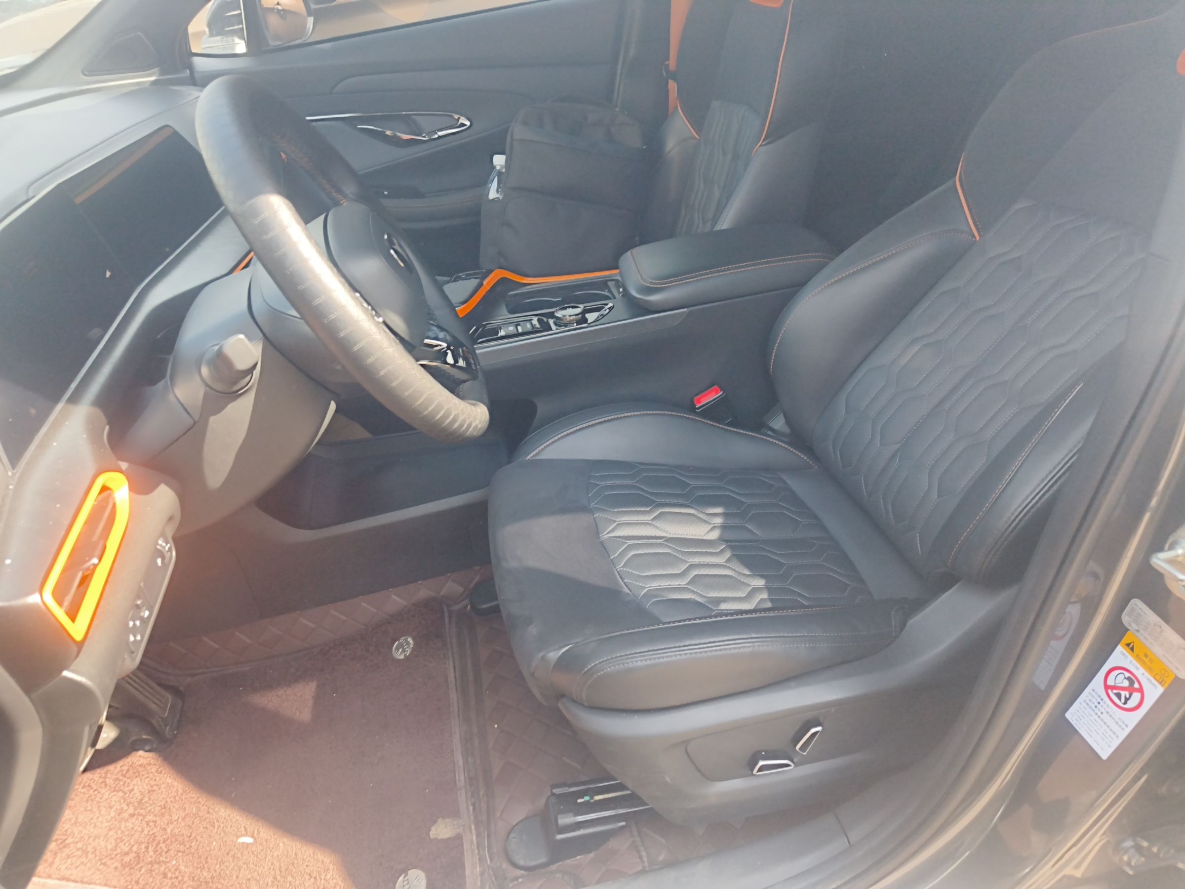 المقاعد الأمامية داخل السيارة