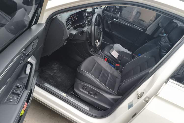 Used Volkswagen Tiguan L 2020 330TSI Automatic Two-Wheel Drive R-Line Flagship Version China VI Standard