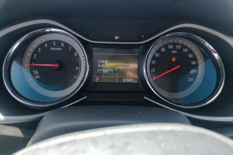 Used Chevrolet Orlando 2018 Redline 530T Automatic Enjoyment Edition (5+2 Model) – China V Standard Odometer Close Up