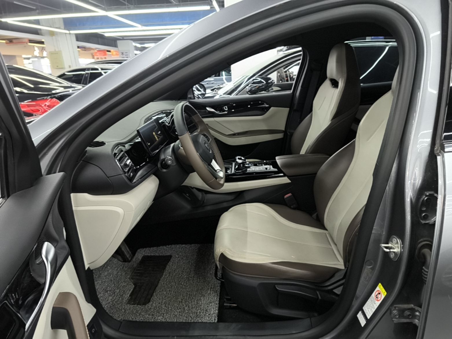 BYD Qin PLUS 2023 Champion Edition DM-i 55KM Leading Model — снимка 17