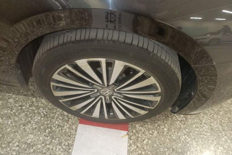 Used Volkswagen Passat 2019 330TSI Luxury Edition China VI Standard Right Front Wheel Hub