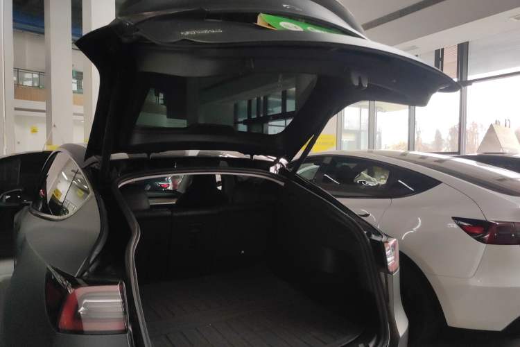 Used Tesla Model Y 2022 Long-Range All-Wheel-Drive Version